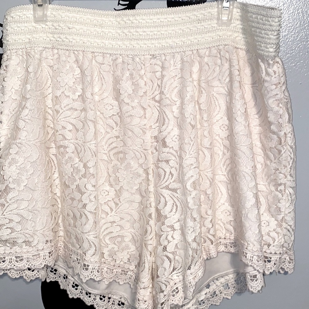Cream mesh lace shorts with inner lining